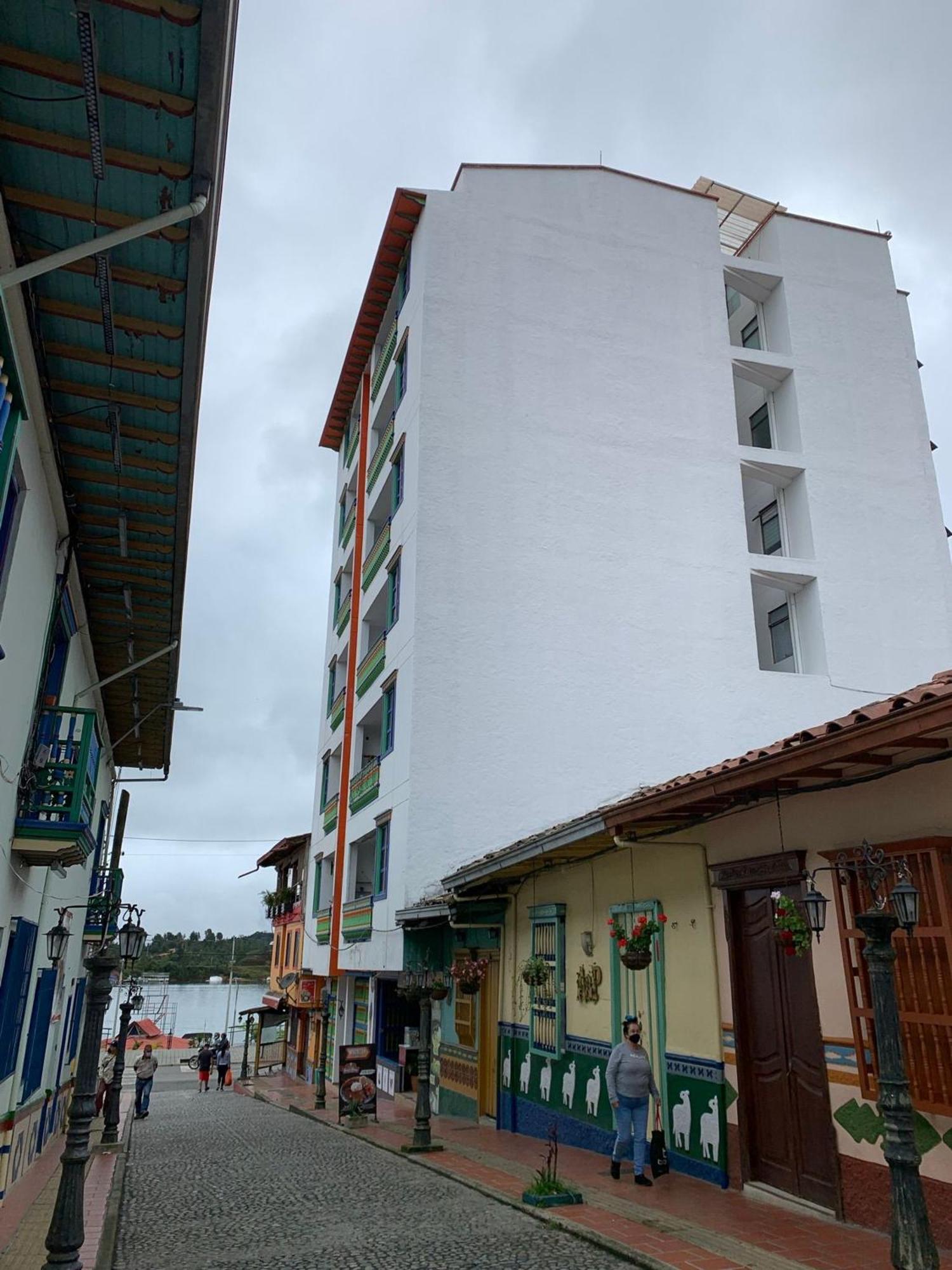 Apartamentos San Jose Vistal Al Lago, Cerca Del Parque. Guatape. Ngoại thất bức ảnh