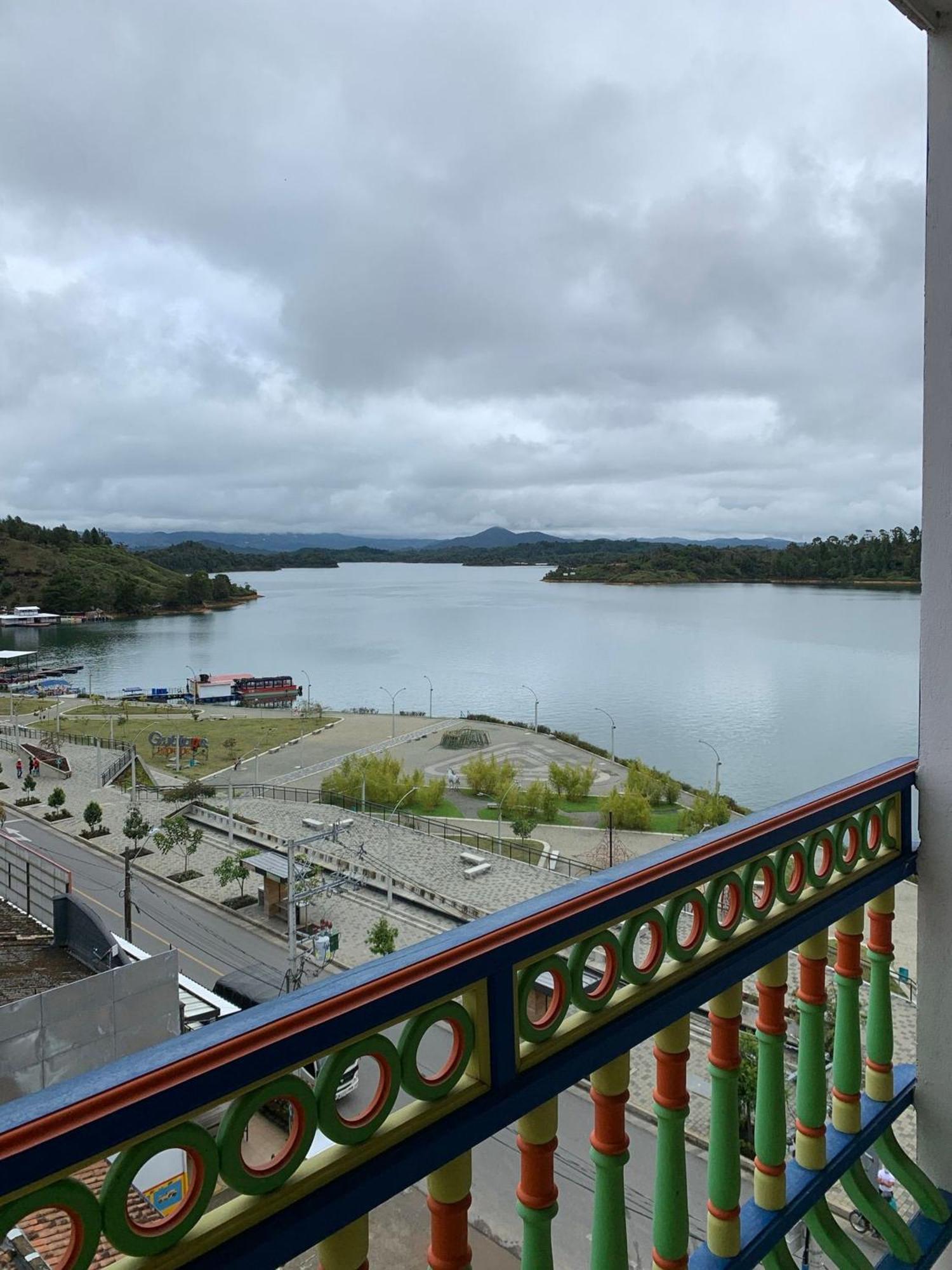 Apartamentos San Jose Vistal Al Lago, Cerca Del Parque. Guatape. Ngoại thất bức ảnh
